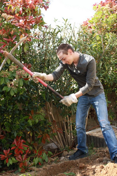 Jrmy_qui_se_bat_avec_les_cailloux